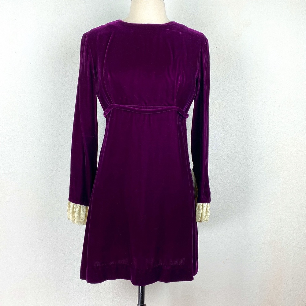 Vintage 60s Women Lorrie Deb Velvet Dress Medium Purple Empire Long Sleeves Lace